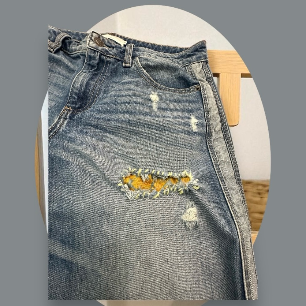 Hidden Patchwork Upcycled Jeans . Size: 29 - image 4